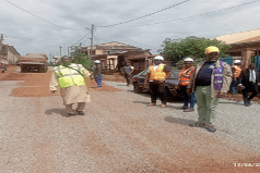 Bitumage de certaines voies dans la ville de Bafoussam : Le Cdt des Douanes Roger Tafam passe en revue les chantiers
